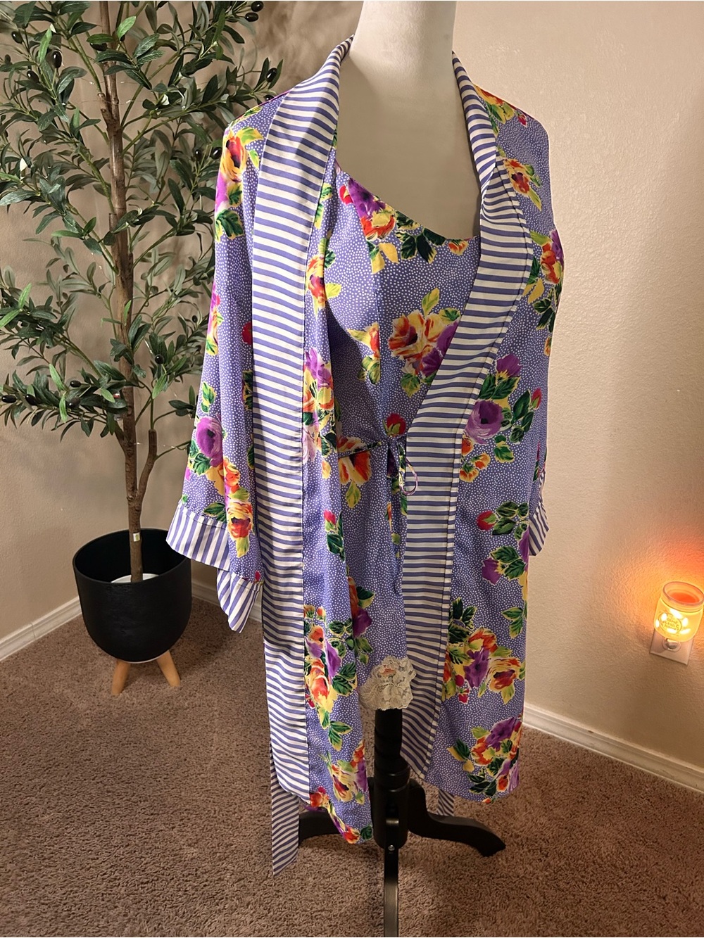 Victoria's Secret Vintage Gold Label Robe & Chamise Lingerie Purple Floral Med